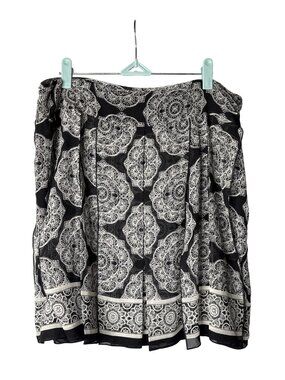 White House Black Market Knee Length Straight Skirt Size 12 Silk Mandala Print